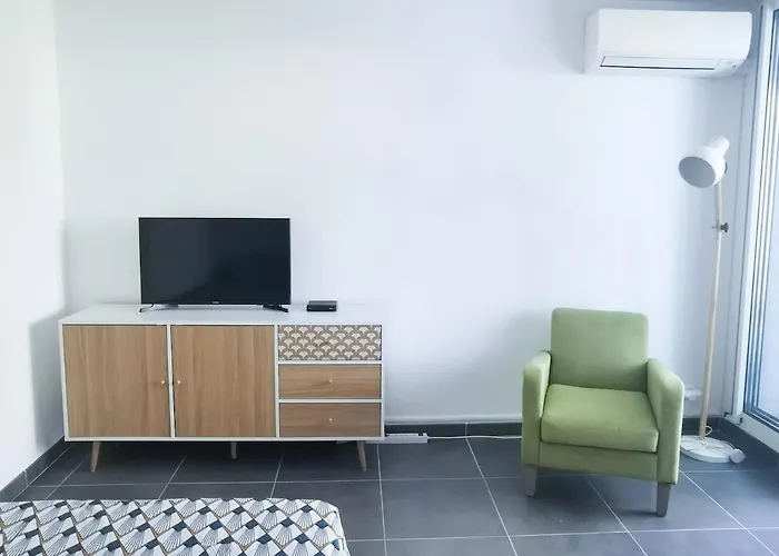 Climatisé 2 Pers, Parking Privé, 600 M Plage, 1er étage * La Grande-Motte