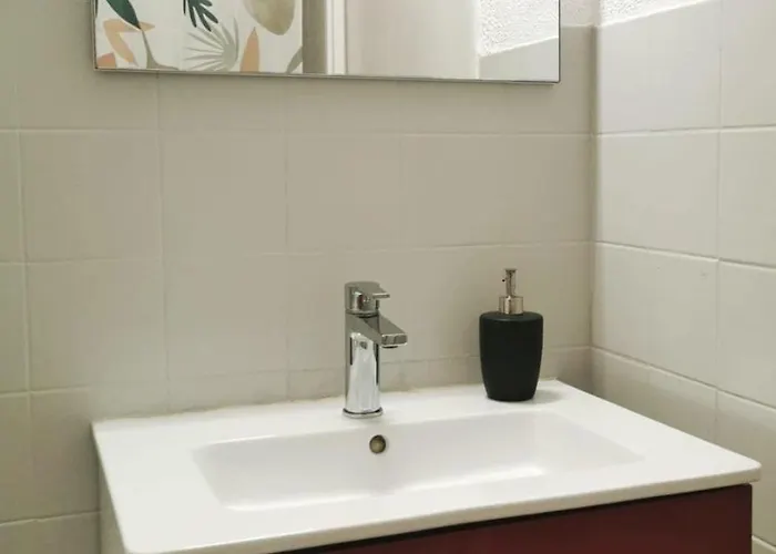 Climatisé 2 Pers, Parking Privé, 600 M Plage, 1er étage Apartamento
